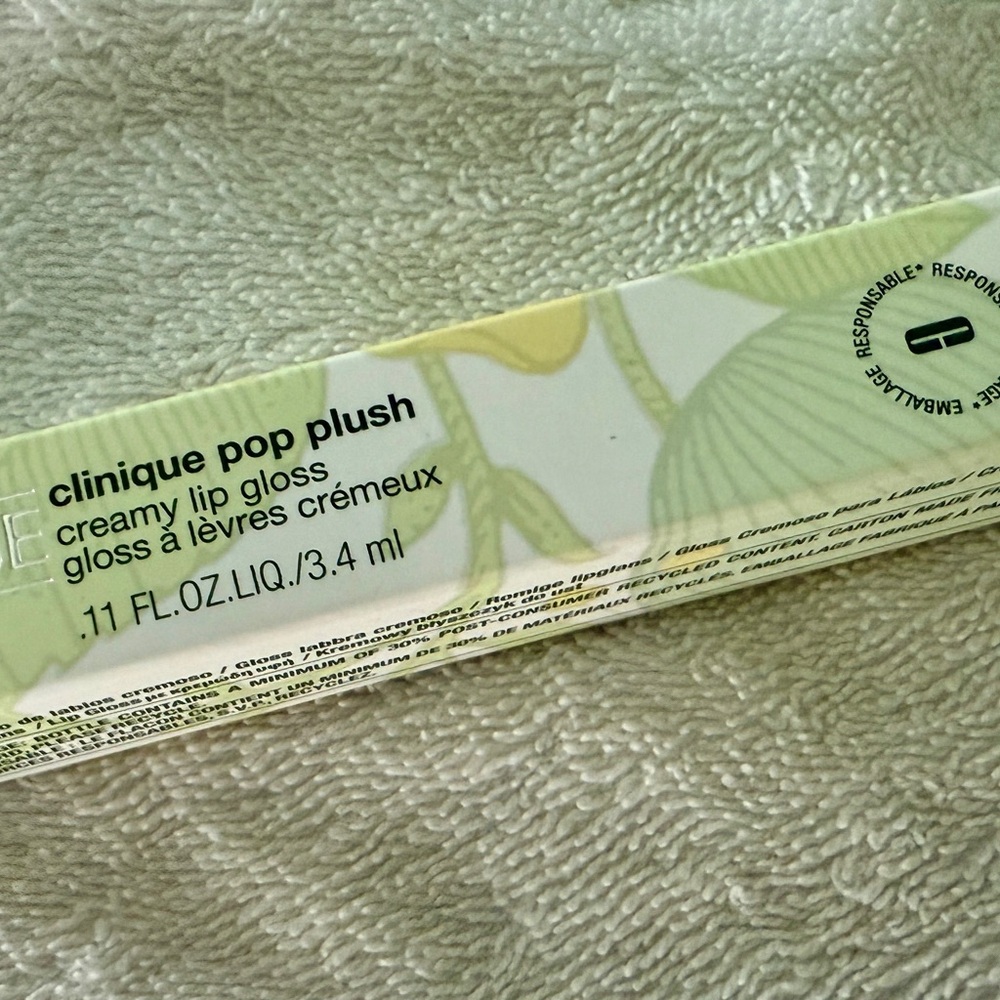 Clinique Pop Plush Gloss in BlackBerry Pop (NIB)